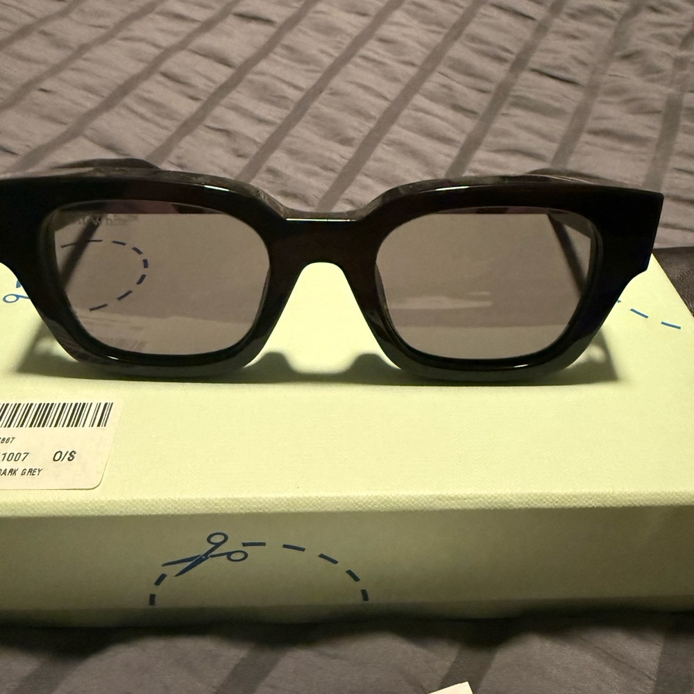 Off-White Black Rectangular Sunglasses - image 3